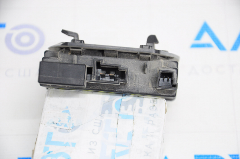 Keyless Go control unit for the rear left door of a Mercedes W211