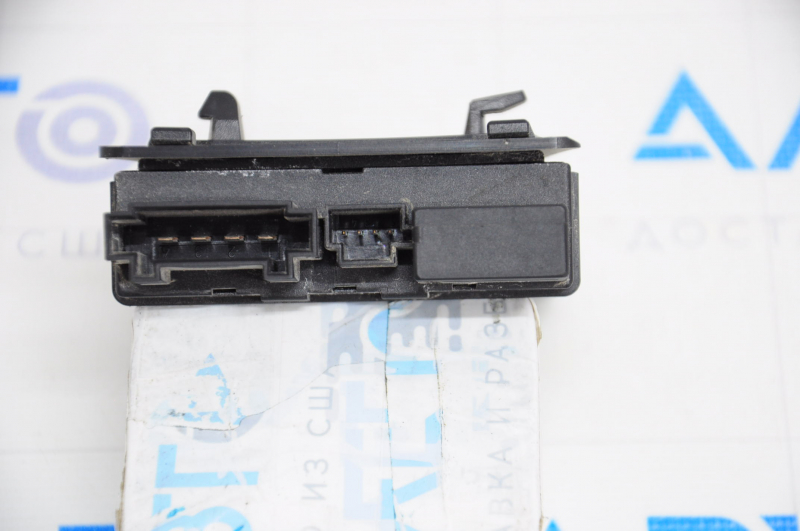 Keyless Go control unit for the rear left door of a Mercedes W211
