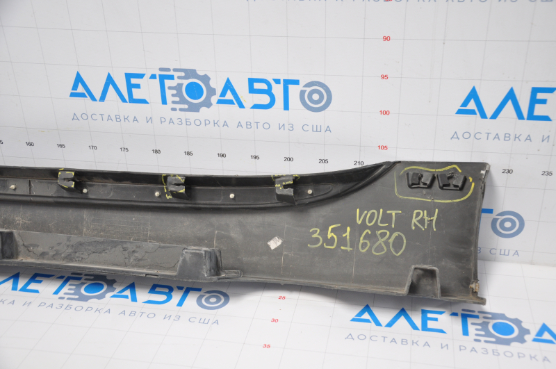 Right threshold Chevrolet Volt 11-15 with seal, broken fasteners, sawed, scratches, dented fasteners