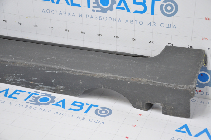 Right threshold Chevrolet Volt 11-15 with seal, broken fasteners, sawed, scratches, dented fasteners