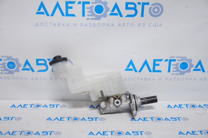 Master brake cylinder with reservoir Toyota Camry v40