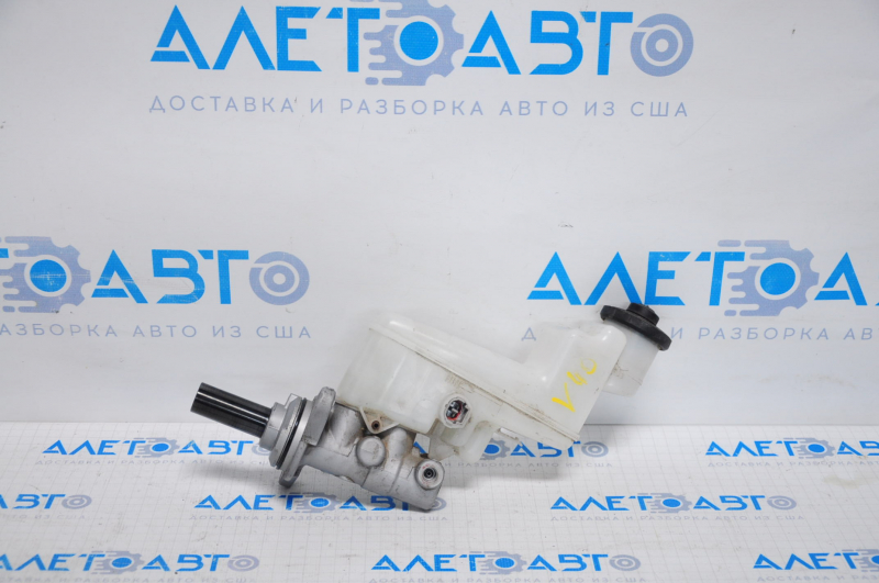 Master brake cylinder with reservoir Toyota Camry v40