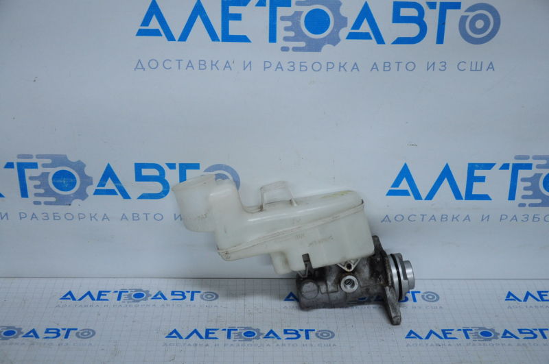 Master brake cylinder with reservoir Toyota Camry v55 15-17 usa, without rod and cover
