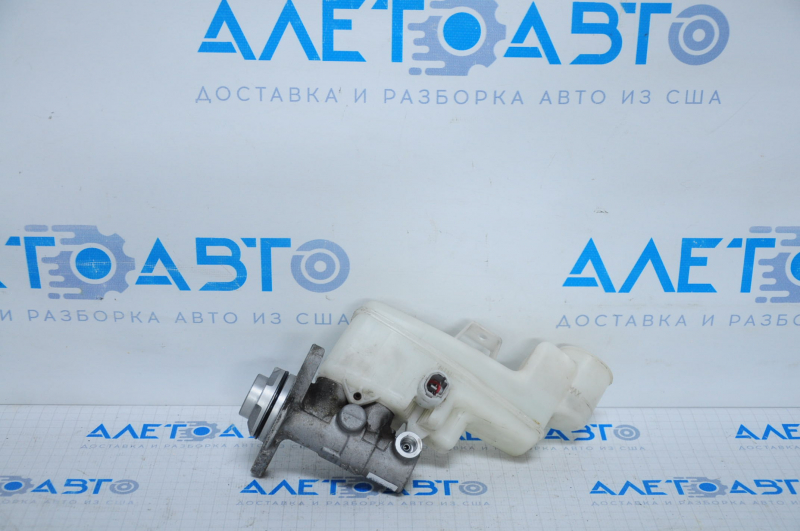 Master brake cylinder with reservoir Toyota Camry v55 15-17 usa, without rod and cover
