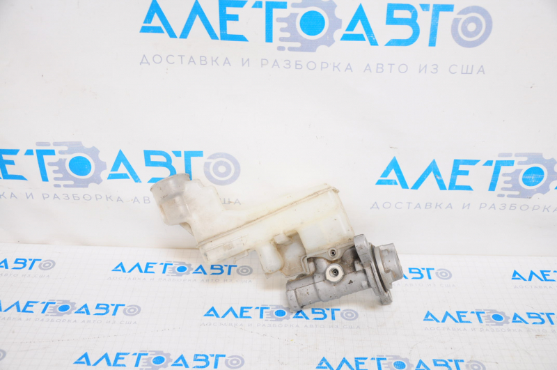 Main brake cylinder with reservoir Toyota Camry v40 2.4 without rod and cover