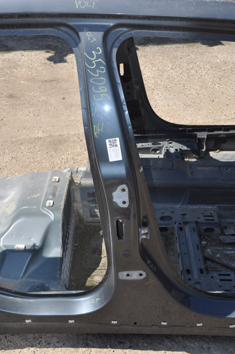 Body pillar central right Chevrolet Volt 11-15 graphite on body, bumps