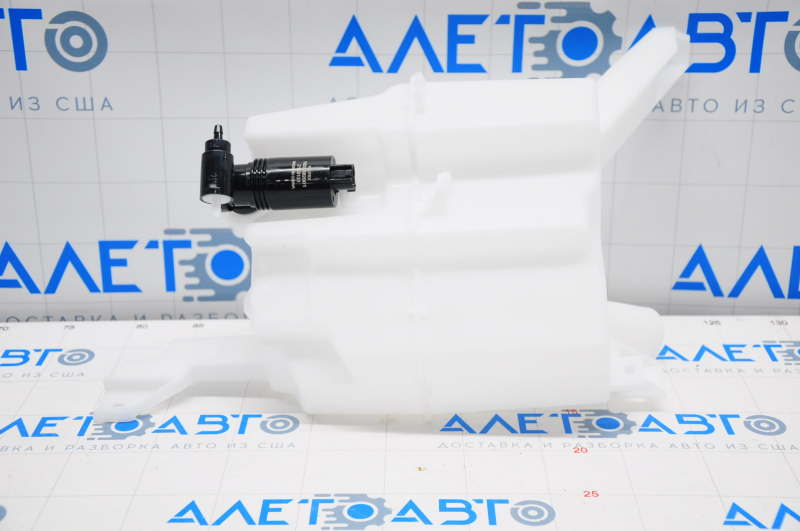 Nissan Rogue Sport 17-22 Windscreen Washer Reservoir with Motor