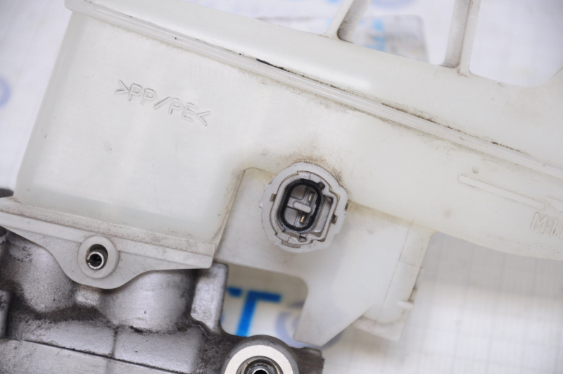 Lexus IS250 IS300 IS350 06-13 Type 1 Brake Master Cylinder with Reservoir