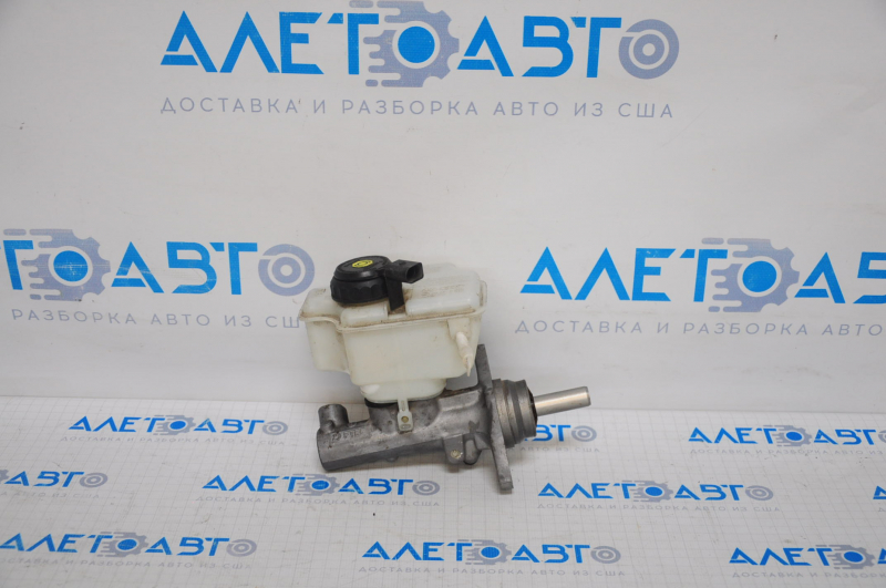 Brake master cylinder with reservoir for VW Passat B8 16-19 USA