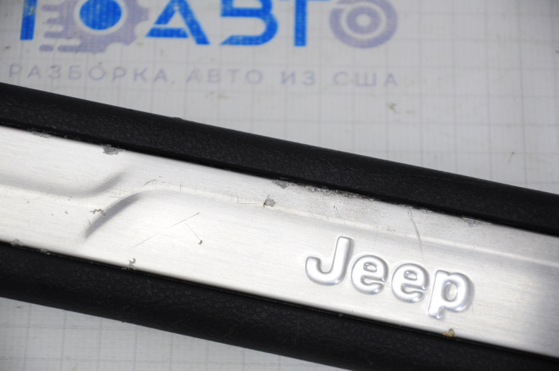 Door sill trim front right Jeep Grand Cherokee WK2 11-21 black with chrome, scratches