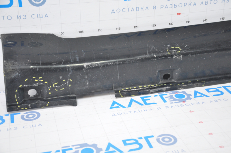 Left side sill for Suzuki Kizashi 10-15, black, broken fasteners, tears, dents, scratches