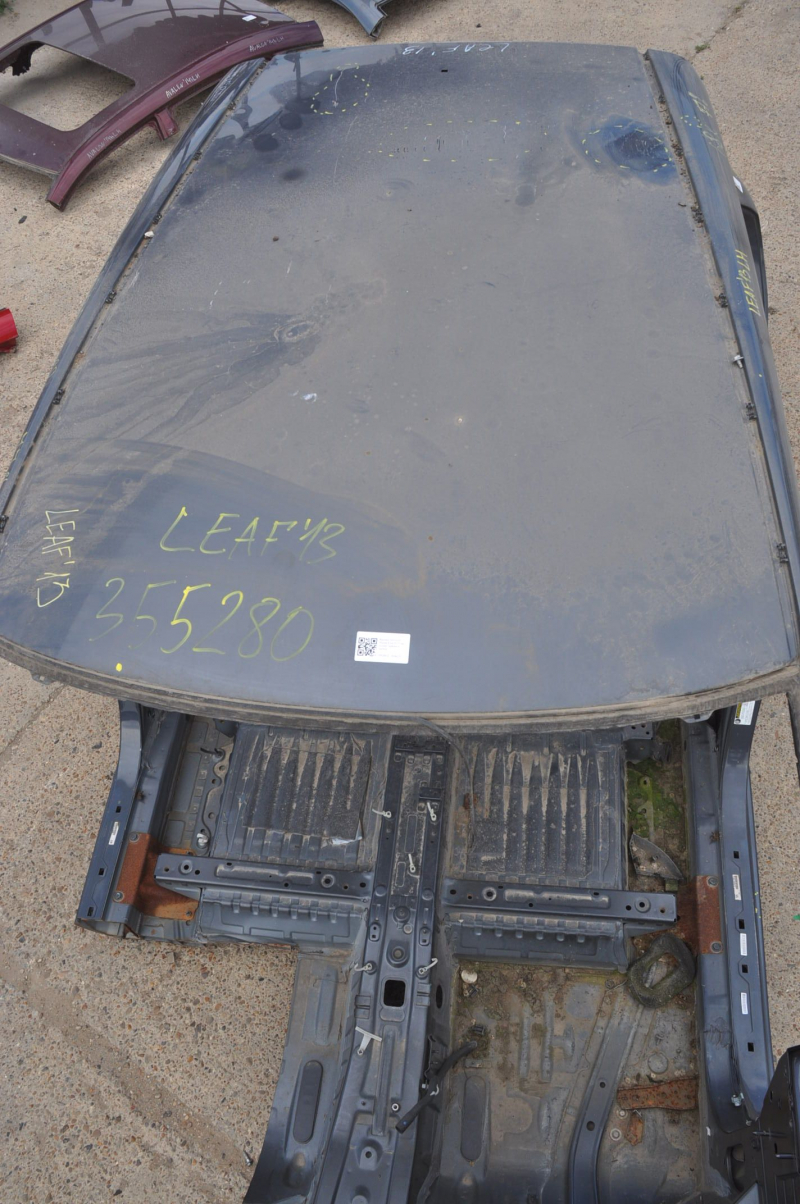 Metal roof Nissan Leaf 11-17 on the body, dented, bumps