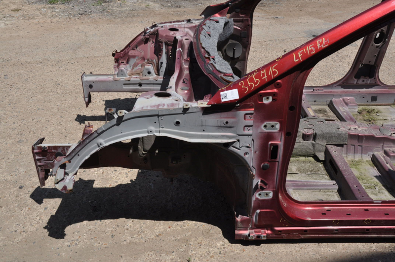 Front left quarter Hyundai Sonata 15-19 red on the body, dented side member nose, bumps
