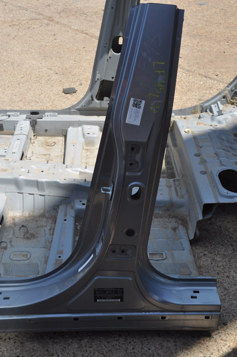 Body pillar central left Hyundai Sonata 15-19 on the body
