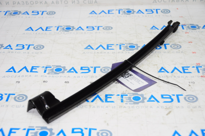 Front right door glass guide Nissan Versa 12-19 usa dark