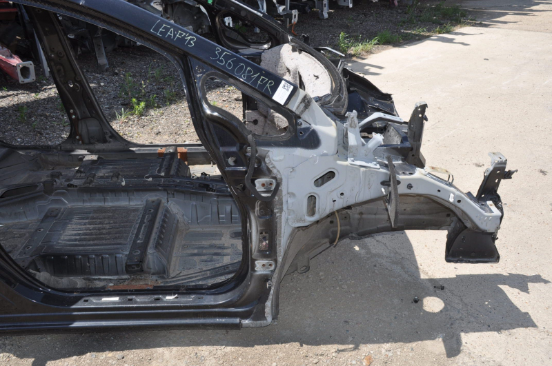 Front right quarter Nissan Leaf 13-17 black on the body