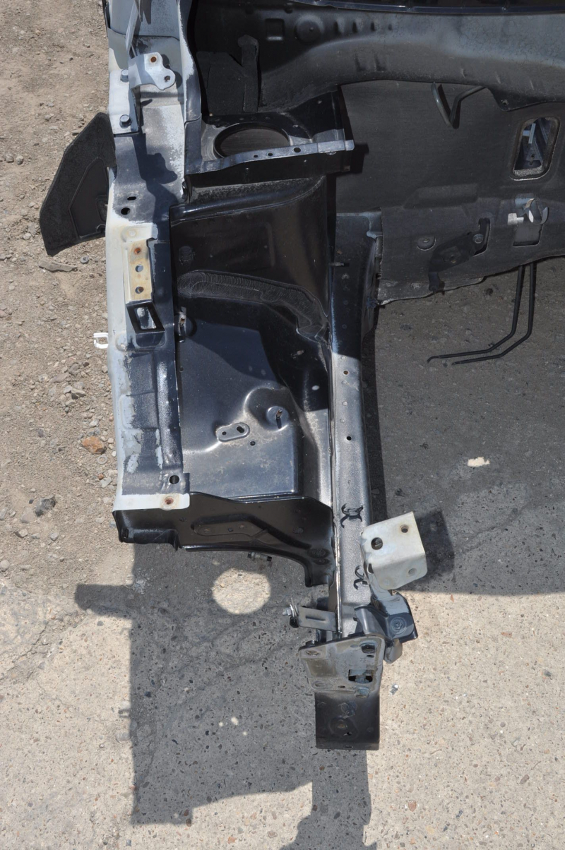 Front right quarter Nissan Leaf 13-17 black on the body