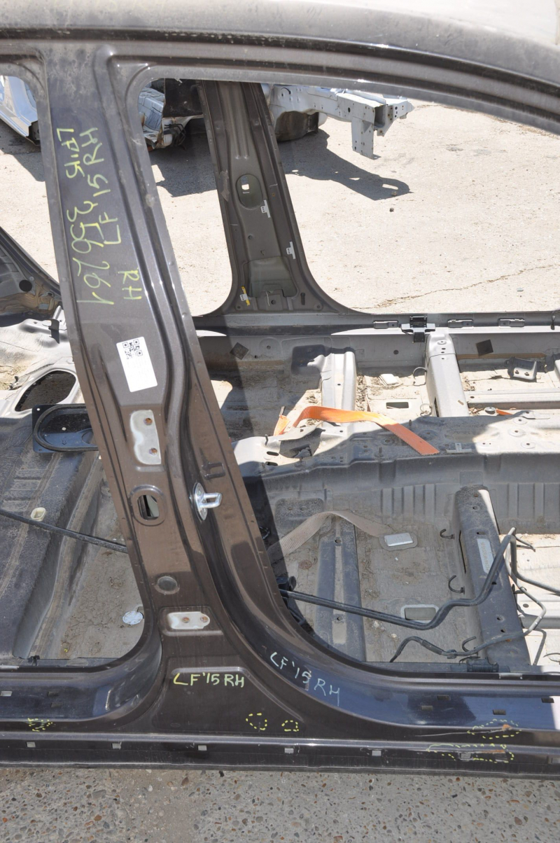 Central right body pillar Hyundai Sonata 15-19 on the body, dented, bumps