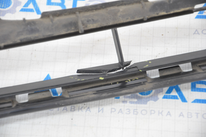 Lower grille of the front bumper Audi A4 B8 13-16 rest, S line, broken fasteners