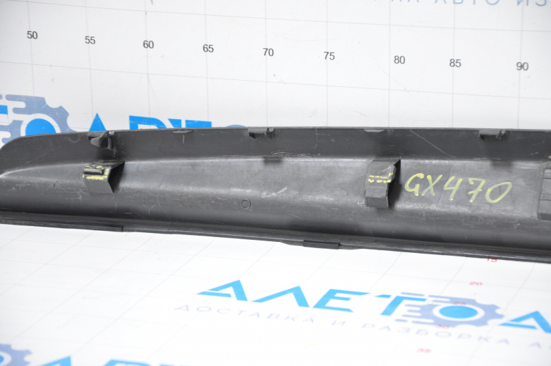 Rear bumper trim Lexus GX470 03-09 broken fasteners, scratches