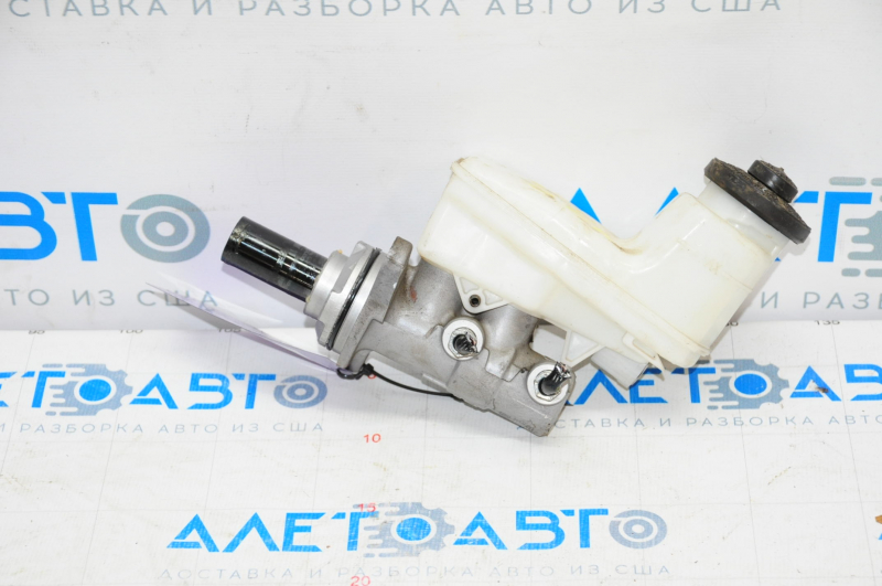 Master brake cylinder with reservoir Toyota Camry v70 18-24 2.5, 3.5