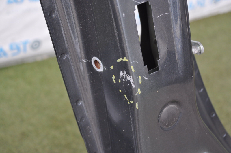 Quarter wing rear right Chevrolet Volt 11-15 graphite with central pillar, dented, bumps