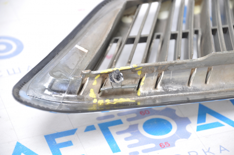Radiator grill grill Lexus RX300 RX330 04-07 broken fasteners, chrome swelled, not