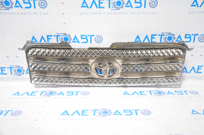 Toyota Highlander 2007 grille with emblem, cracks, broken fasteners, peeling chrome