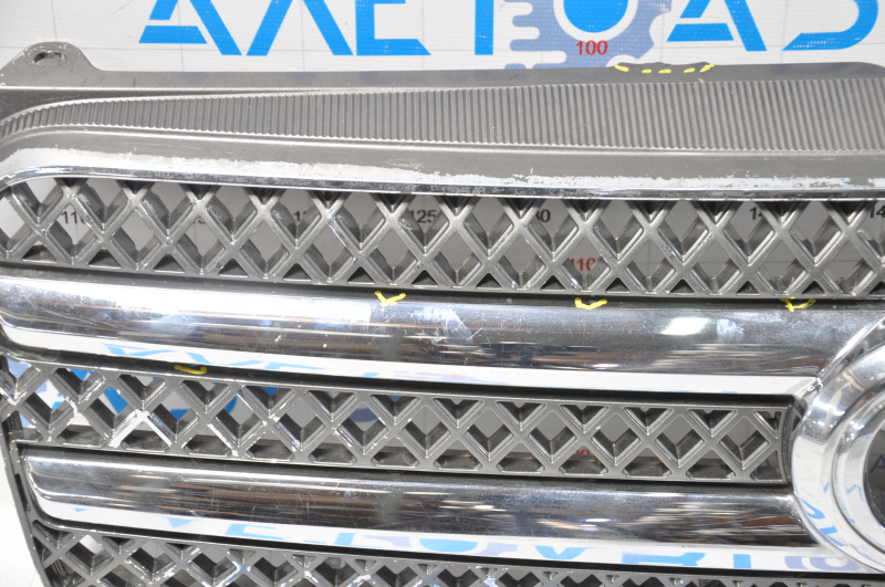 Toyota Highlander 2007 grille with emblem, cracks, broken fasteners, peeling chrome