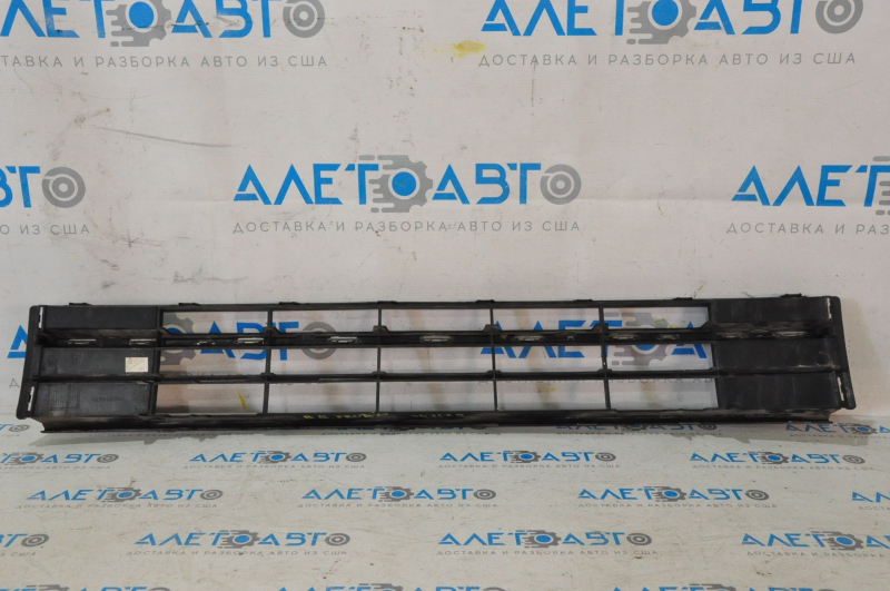 Central grille of the front bumper VW Passat b8 16-19 USA break, sand