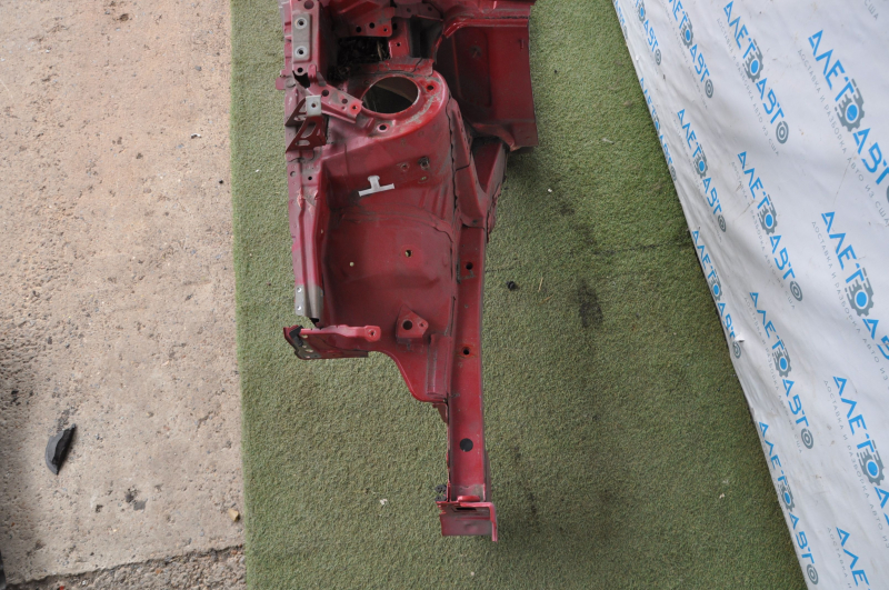 Front right quarter Toyota Prius 30 10-15 red, with central pillar, painted