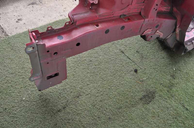 Front right quarter Toyota Prius 30 10-15 red, with central pillar, painted