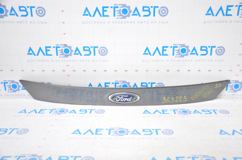 Ford Focus mk3 11-18 prerest 5d trunk door molding with emblem, fastening breaks, scratches on the emblem