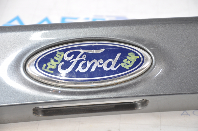 Ford Focus mk3 11-18 prerest 5d trunk door molding with emblem, fastening breaks, scratches on the emblem