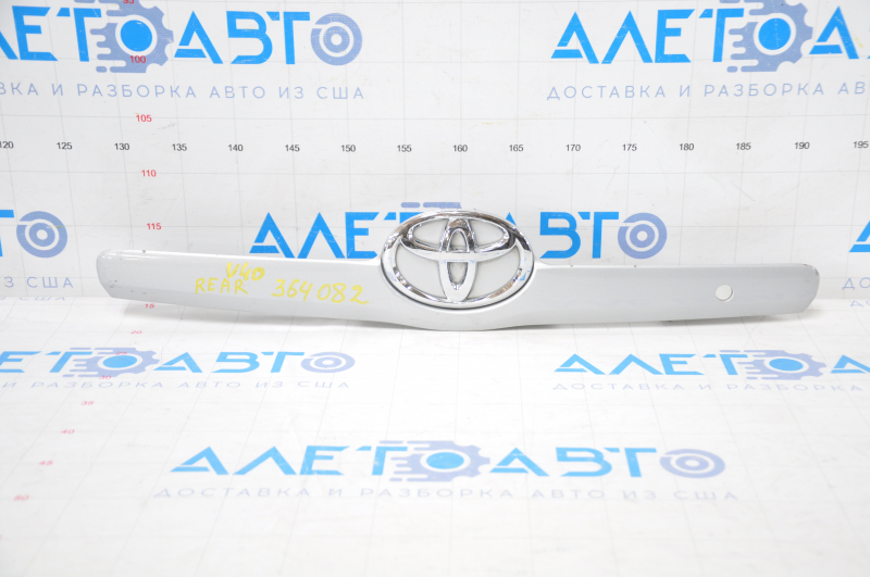 Toyota Camry v40 07-11 trunk lid trim with emblem break