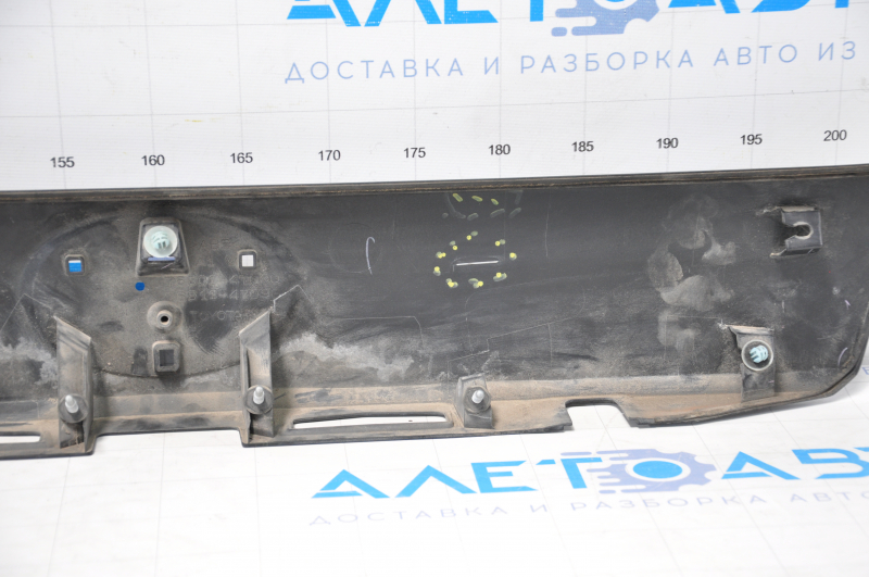 Toyota Prius V 12-17 trunk door molding broken mount