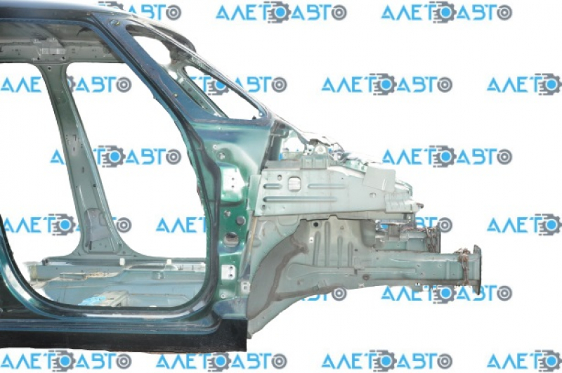 Front right quarter Fiat 500L 14-19 green, on the body