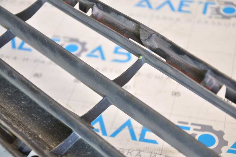 Lower grille of the front bumper Mazda 6 13-17 USA grille tears, abrasions