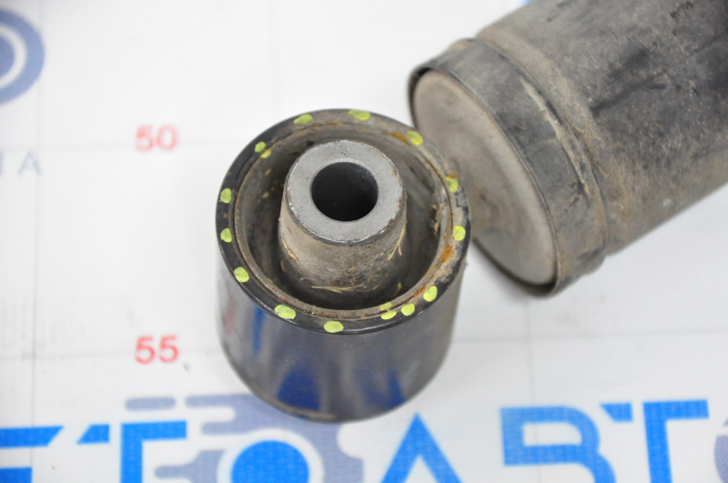 Shock absorber rear right Nissan Rogue 14-17 fwd large silent block, cracked silent blocks, dented