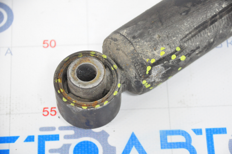 Shock absorber rear right Nissan Rogue 14-17 fwd large silent block, cracked silent blocks, dented