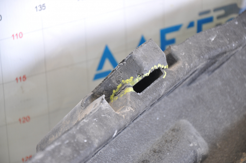 Rear bumper absorber VW Jetta 15-18 USA cracks, broken fasteners