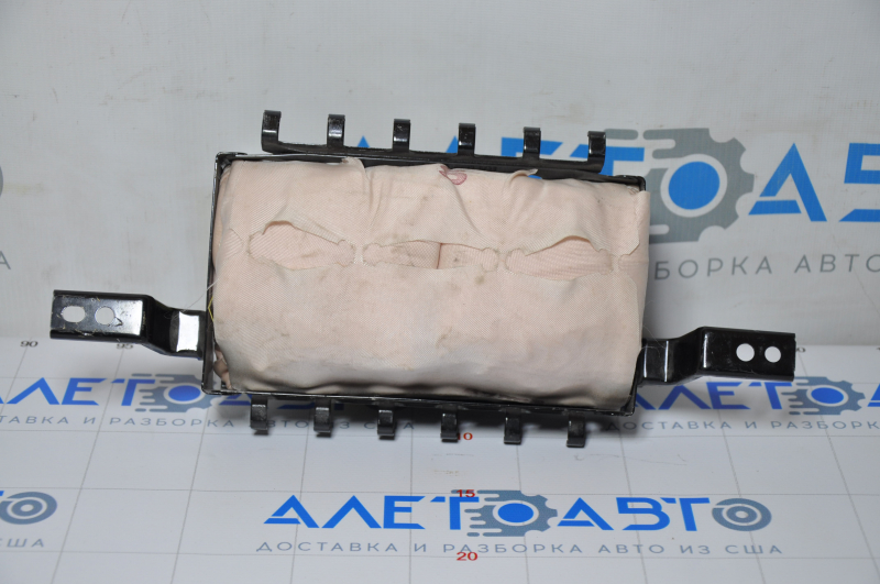 Passenger airbag in the dashboard of the Mazda6 09-13