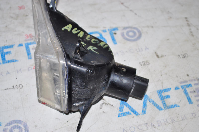 Right turn signal Toyota Avalon 13-15 glass comes off