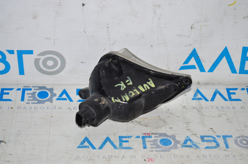 Right turn signal Toyota Avalon 13-15 glass comes off