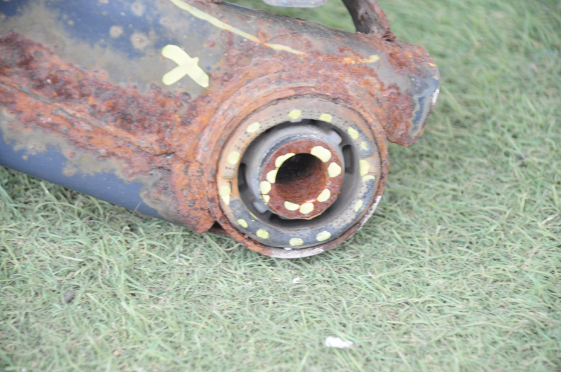 Subaru XV Crosstrek 13-17 rear subframe is rusty, lever ears are dented, all S/B need replacement