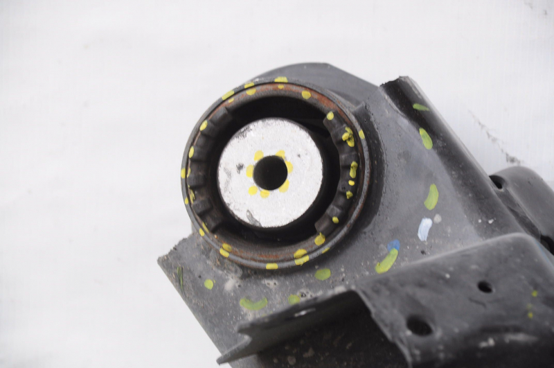 Rear subframe Dodge Challenger 15-15 5.7 cracked 2 S/B, cracked 2 S/B on the gearbox