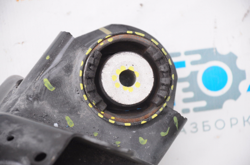 Rear subframe Dodge Challenger 15-15 5.7 cracked 2 S/B, cracked 2 S/B on the gearbox