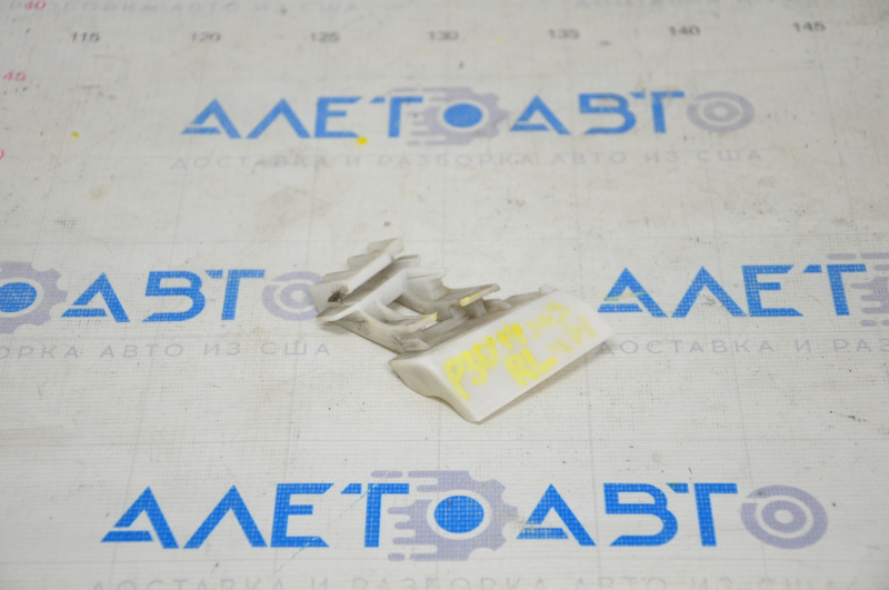 Rear bumper mount left Toyota Prius 30 10-15 under the light, breakage of the mount
