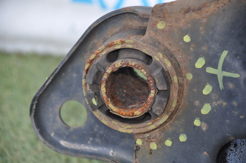 Lincoln MKZ 13-20 FWD rear subframe rusty, 4 S/B torn