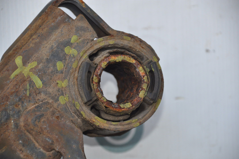 Lincoln MKZ 13-20 FWD rear subframe rusty, 4 S/B torn